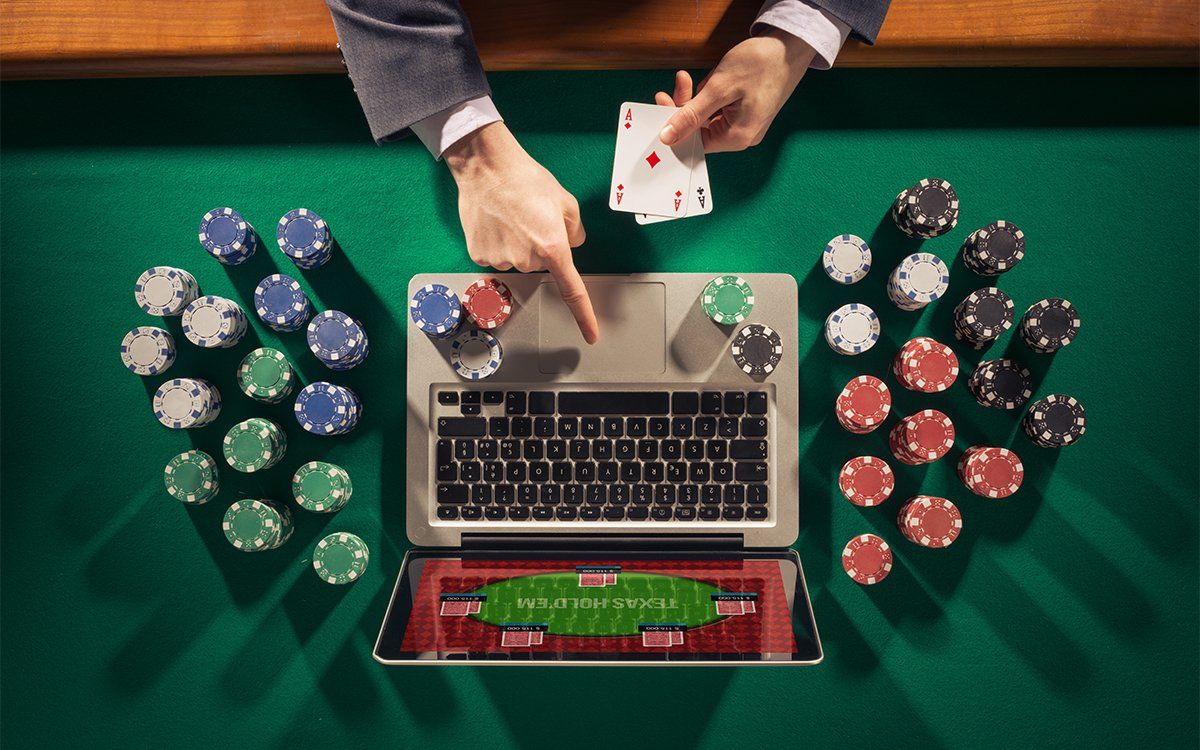 Some specialties and features regarding online casinos when compared with land